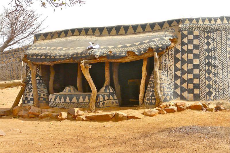 География Story: Уникальная монументальная живопись маленькой деревни в Буркина-Фасо!