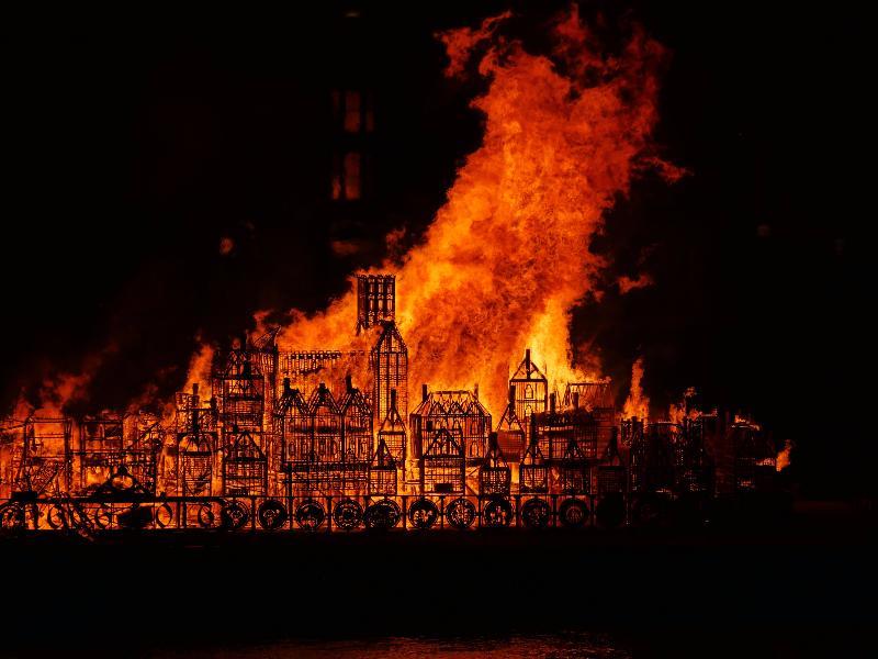 Культура Story: Всё горит огнём: лондонцы отметили 350-ю годовщину Великого пожара