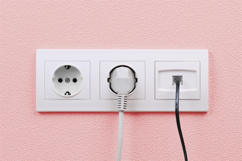 History Story: Why aren't there universal sockets in every country?