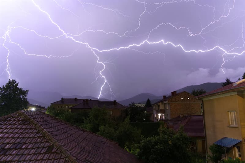 Science Story: #10 Sometimes the length of lightning  may reach 20 km (12.4 mi)!