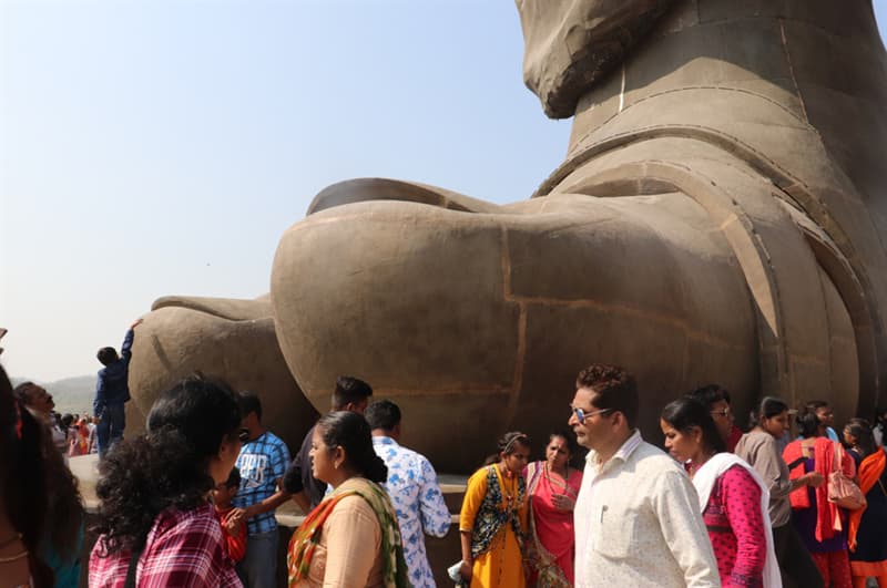 Geography Story: Top 7 of the most colossal statues in the world