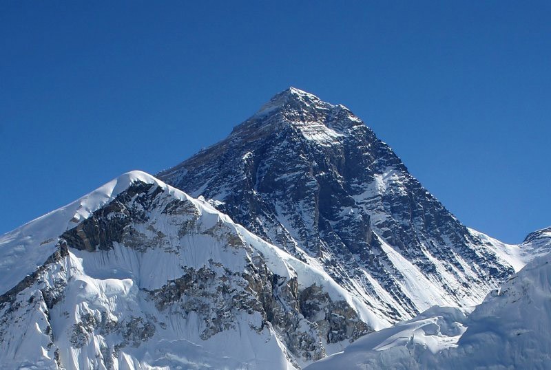 Geografia Domande: Qual è la montagna più alta sopra il livello del mare?
