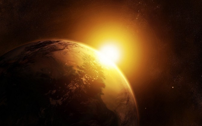 Наука Вопрос: Примерно за какое время свет Солнца доходит до Земли?