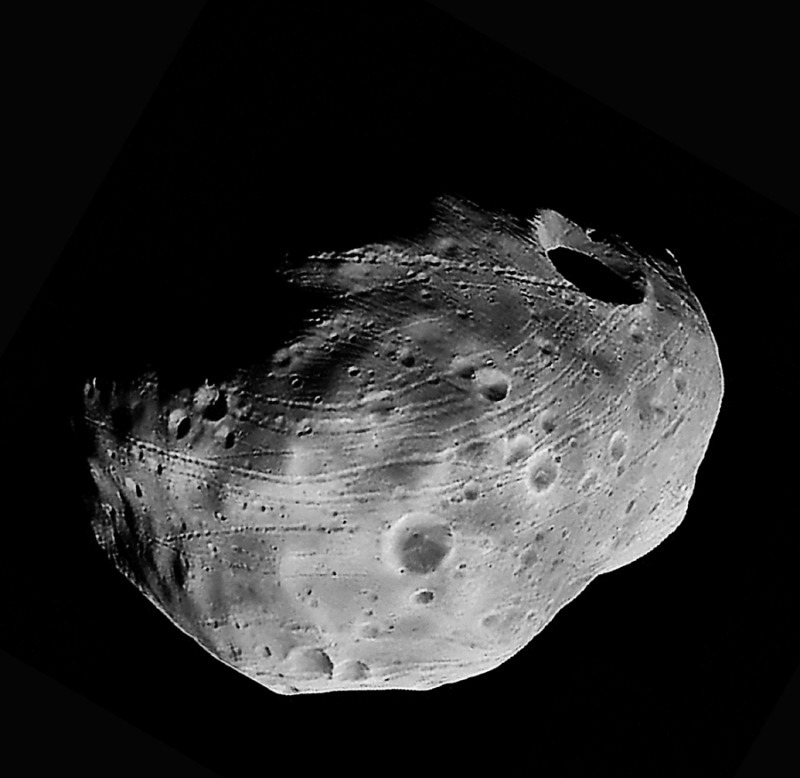 Science Question: À quelle planète la lune Phobos appartient-elle  ?