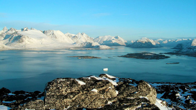 География Вопрос: К какому государству относится остров Гренландия?