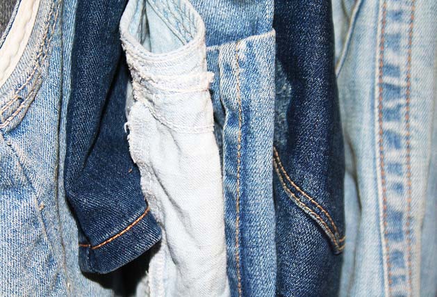 Наука Вопрос: В каких единицах измеряется плотность джинсовой ткани?