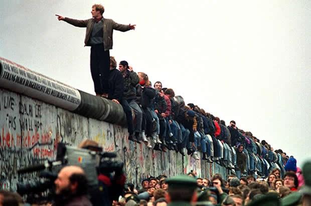 История Вопрос: Когда пала Берлинская стена?