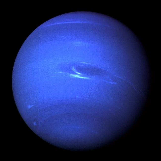 nauka Pytanie-Ciekawostka: Dlaczego Neptun jest błękinty?