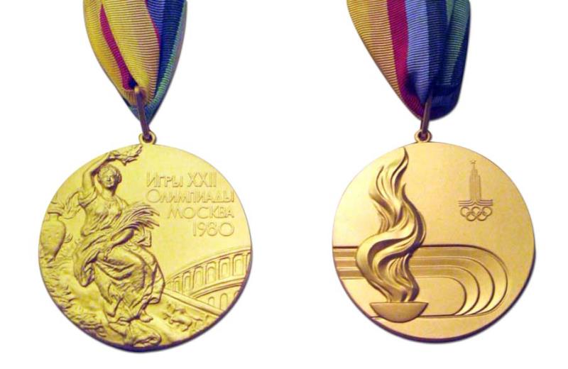 Общество Вопрос: Кто побил рекорд Ларисы Латыниной по наибольшему количеству олимпийских медалей?
