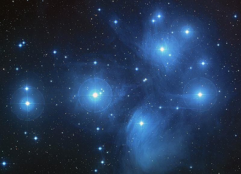 Наука Вопрос: Какое звездное скопление известно как "Семь сестер"?
