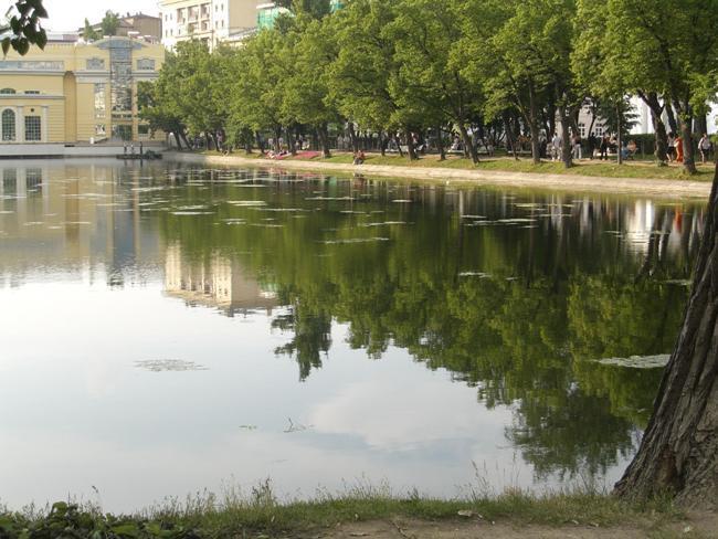 История Вопрос: Сегодня эти московские пруды называются Чистыми. Раньше же в них сливали отходы с окрестных скотобоен и они носили совсем другое имя. Какое?