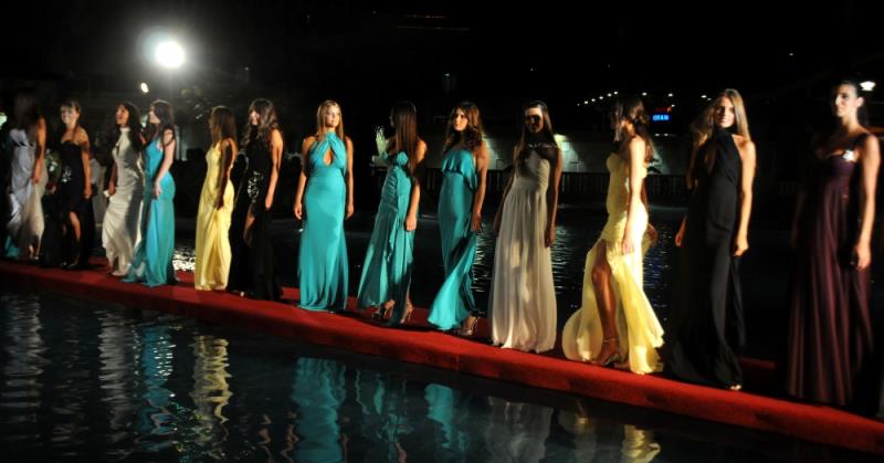 Культура Вопрос: Сколько девушек принимало участие в конкурсе Мисс Тибет 2003?