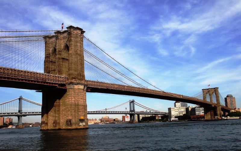 История Вопрос: Какой мост является визитной карточкой Нью-Йорка?