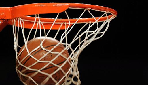Sport Trivia Question: What team holds the NCAA Division I record of consecutive victories in college basketball?