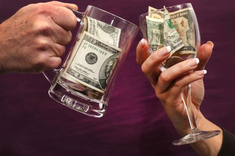Общество Вопрос: Сколько стоит бутылка самого дорогого алкогольного напитка в мире (по состоянию на конец 2015 года)?