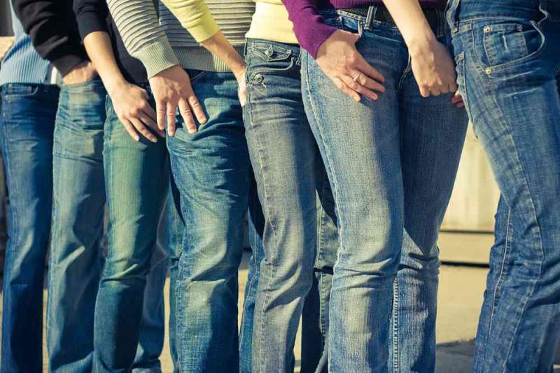Общество Вопрос: Кто считается изобретателем джинсов?