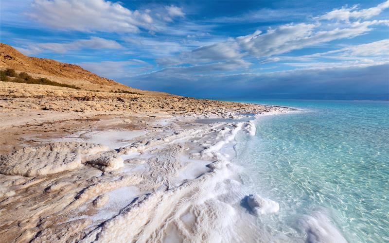 География Вопрос: На какой отметке ниже уровня мирового океана находится в настоящее время самая глубокая точка Мертвого моря?