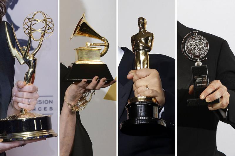Культура Вопрос: Сколько человек к настоящему времени становились победителями всех четырех наград американского шоу-бизнеса - премий Оскар, Эмми, Грэмми и Тони?