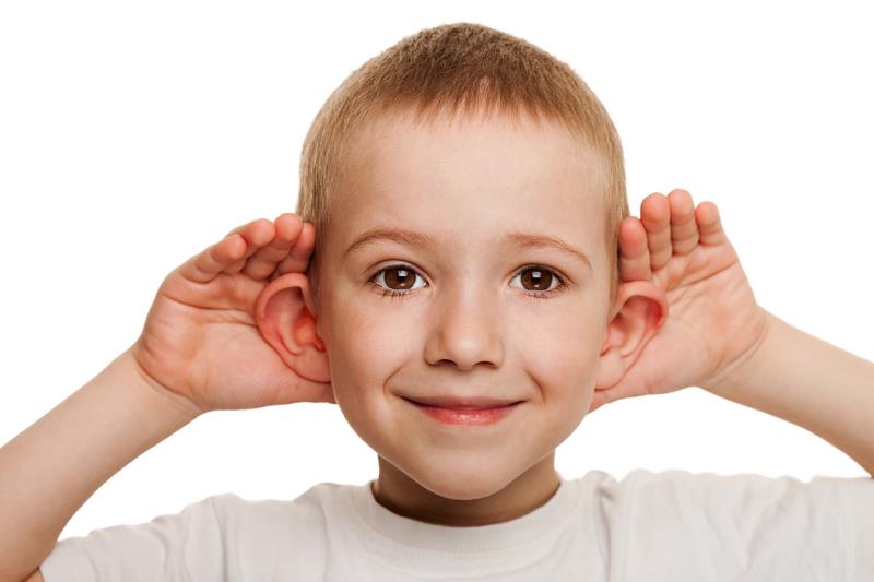 Наука Вопрос: Существуют ли различия в восприятии звуков у детей и у взрослых людей, не имеющих проблем со слухом?