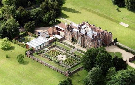 Society Trivia Question: In which county is the UK prime minister's official country residence known as Chequers?