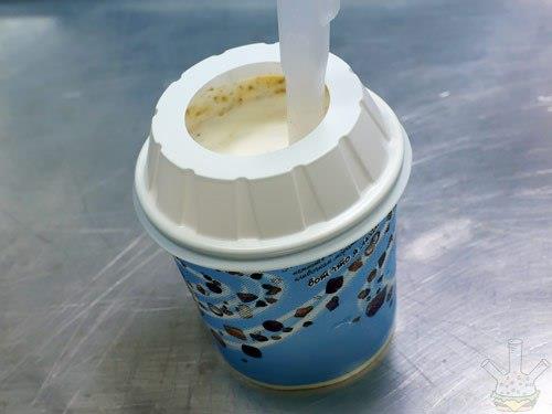 Общество Вопрос: Под чьим давлением в 2006 году McDonalds изменил форму стаканчиков для мороженого McFlurry?