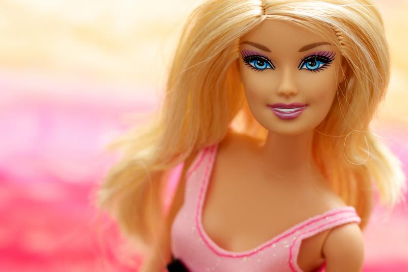 Общество Вопрос: Известно, что у куклы Барби была предшественница. А как ее звали?