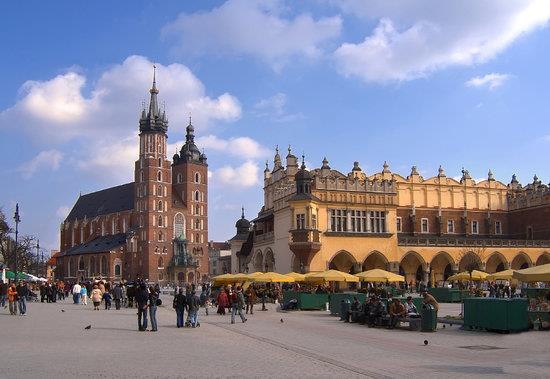 Geography Trivia Question: This is the central square of a major European city. Can you identify the city?