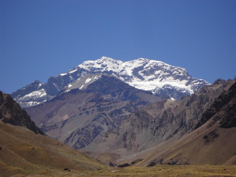 Geografia Domande: Qual è la montagna più alta che non si trova in Asia?
