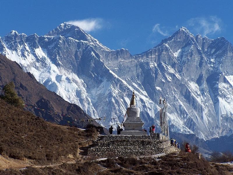 География Вопрос: Какова высота горы Сагарма́тха, расположенной в Гималаях?
