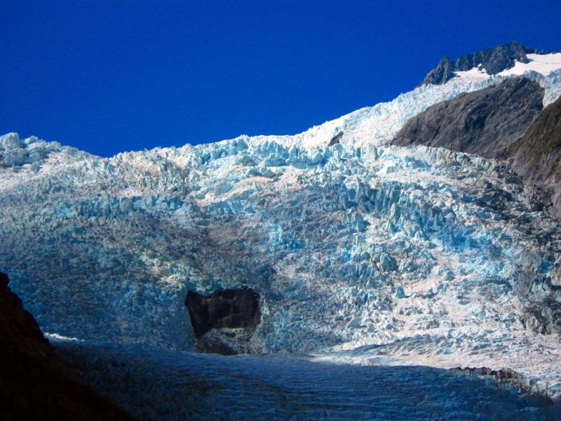 География Вопрос: На территории какой страны находится ледник Франца-Иосифа?