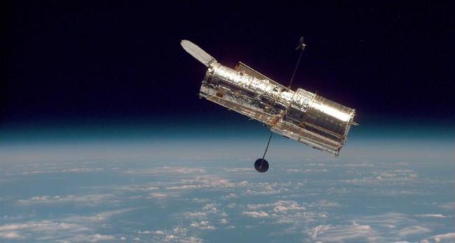 Наука Вопрос: В каком году космический телескоп «Хаббл» был выведен на орбиту и приступил к работе?