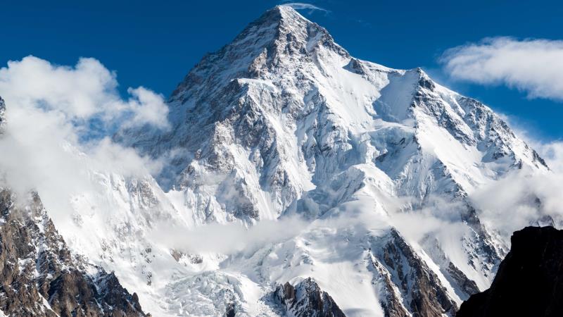 География Вопрос: Вторая в мире по высоте горная вершина многим известна под ее техническим названием К-2. А какое у нее местное название (самое распространенное)?