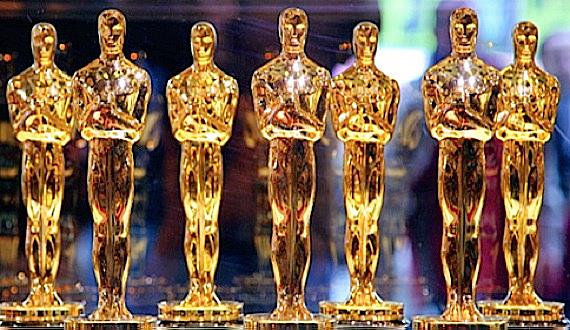 Кино Вопрос: Какой актер был номинирован сразу на четыре премии Оскар в 1982 году?