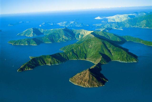 Geografia Pytanie-Ciekawostka: Jaki kraj jest archipelagiem składającym się z około 7600 wysp na zachodnim Pacyfiku?