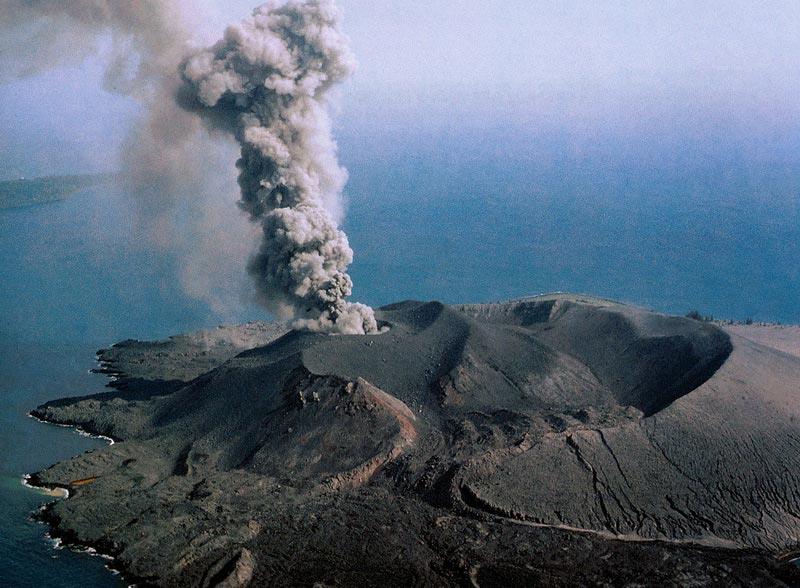 География Вопрос: Где находится вулкан Кракатау?