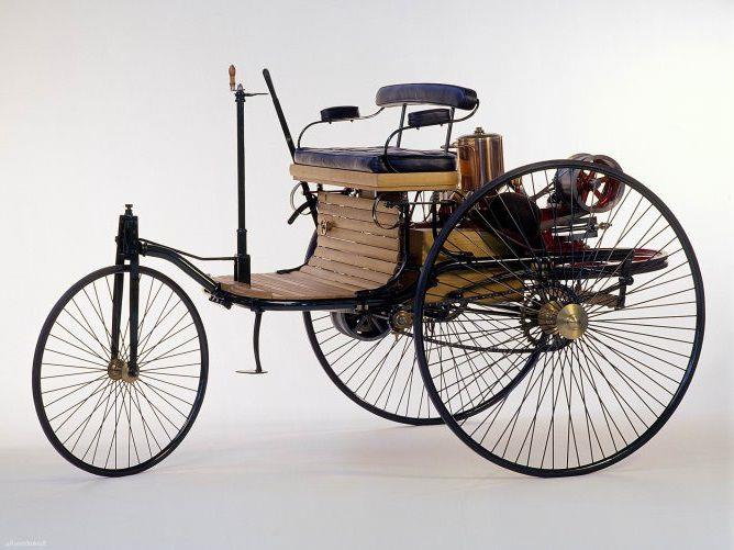 История Вопрос: Кто изобрел первый современный автомобиль с двигателем внутреннего сгорания?