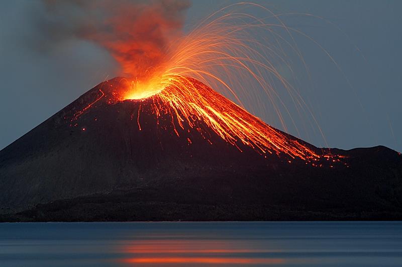География Вопрос: В каком году произошло знаменитое извержение вулкана Кракатау?