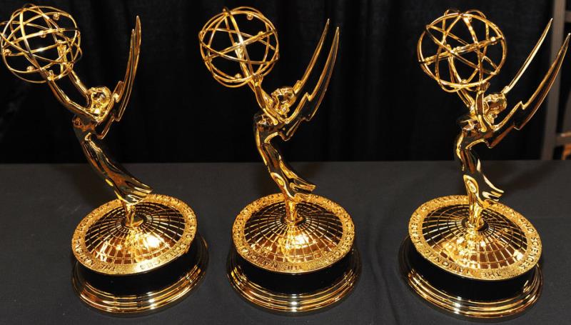 Фільми та серіали Запитання-цікавинка: Хто з акторів отримав максимальну кількість нагород в акторській категорії телевізійної премії США "Еммі"?