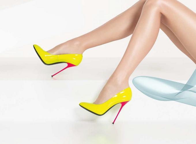 Общество Вопрос: В каком году появились первые женские туфли на шпильках?