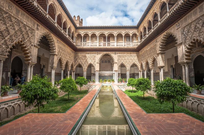 Культура Вопрос: В каком испанском городе находится этот дворец?