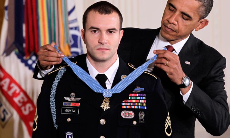 История Вопрос: Был ли кто-нибудь из президентов США удостоен высшей военной награды своей страны?