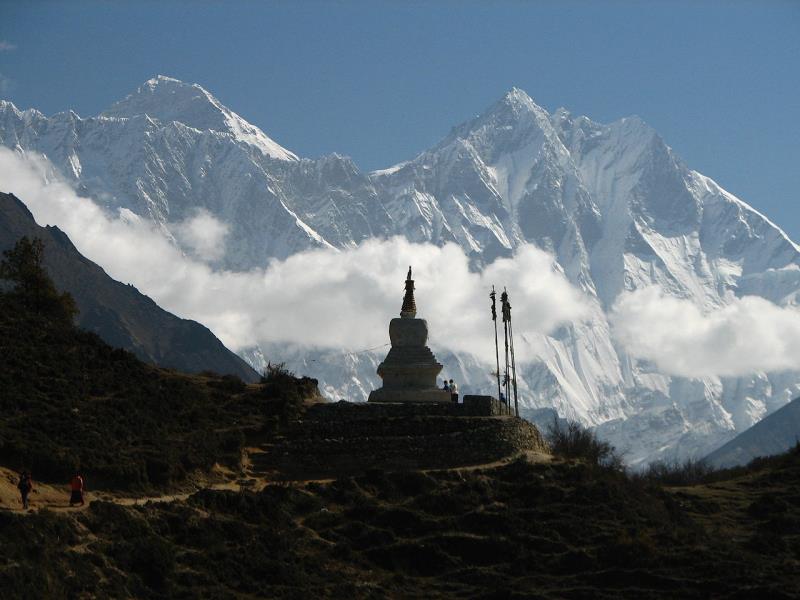 География Вопрос: Есть ли в Непале гора, на которую восхождения категорически запрещены?