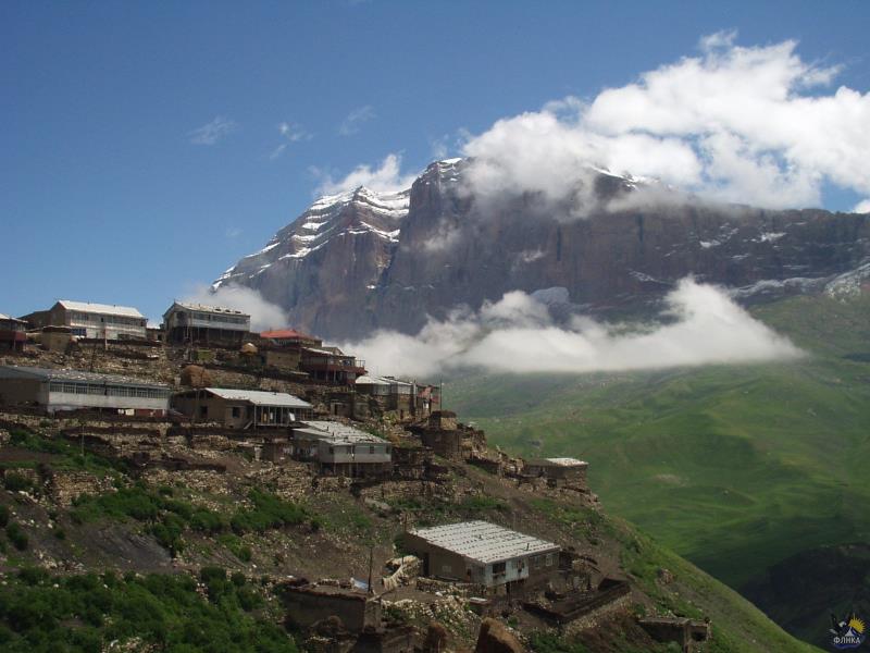 География Вопрос: Где находится самый высокогорный населённый пункт Кавказа?