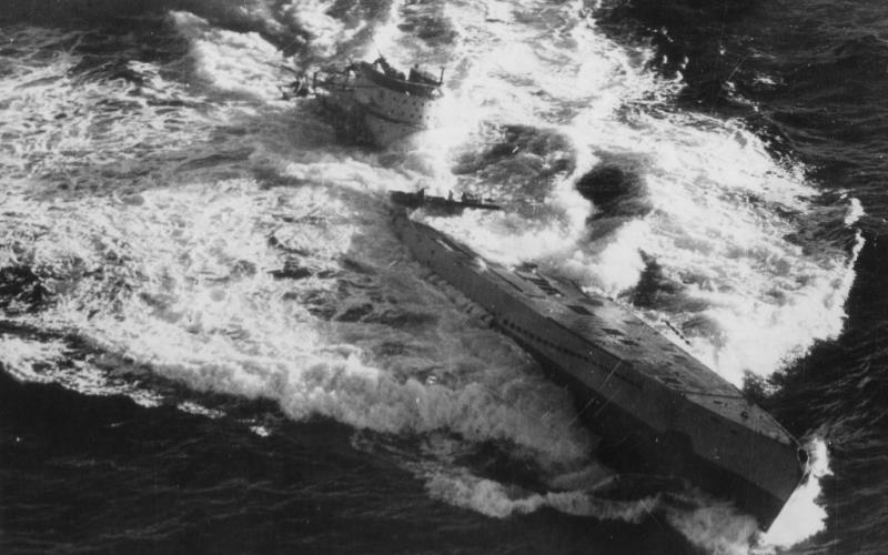 История Вопрос: Сколько в мировой военной истории было случаев, когда одной подводной лодке удавалось потопить другую (вражескую) подводную лодку, в то время как обе подводные лодки находились под водой?
