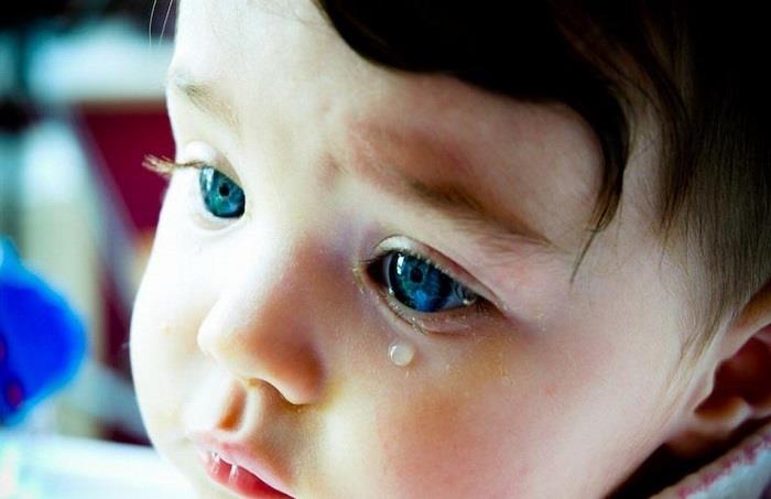 Наука Вопрос: Верно ли, что у новорожденных детей не бывает слёз, даже при плаче?
