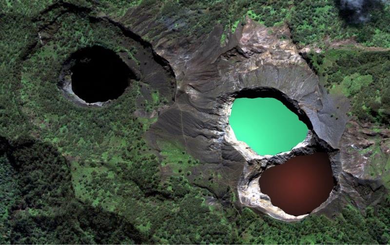 География Вопрос: Как называется вулкан в Индонезии, который имеет систему из трех разноцветных озер (изображены на фотографии)?