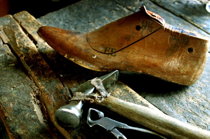 Culture Question: Quel est le nom de quelqu'un qui fabrique des chaussures ?