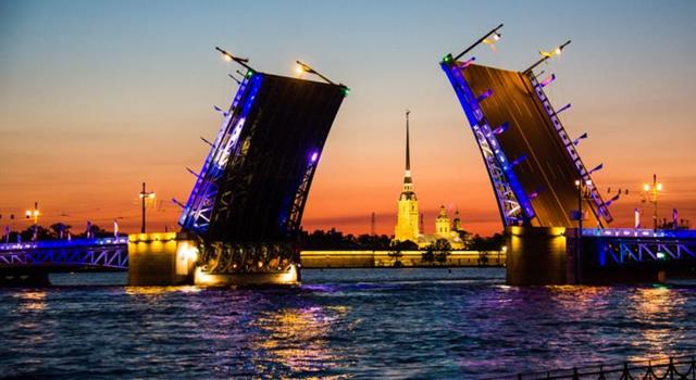 География Вопрос: Какие "цветные" названия мостов есть в Санкт-Петербурге?