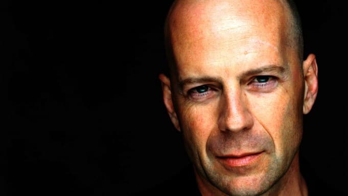Società Domande: Bruce Willis è nato in una base militare. Dove?
