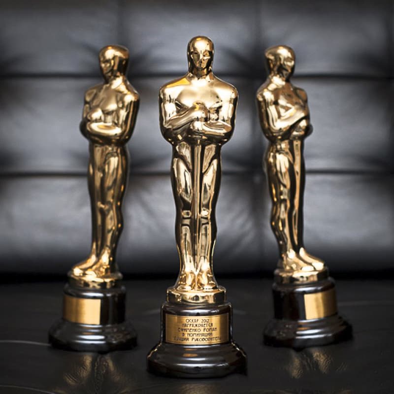 Общество Вопрос: А вручали когда-нибудь лауреатам кинопремии "Оскар" гипсовые статуэтки?